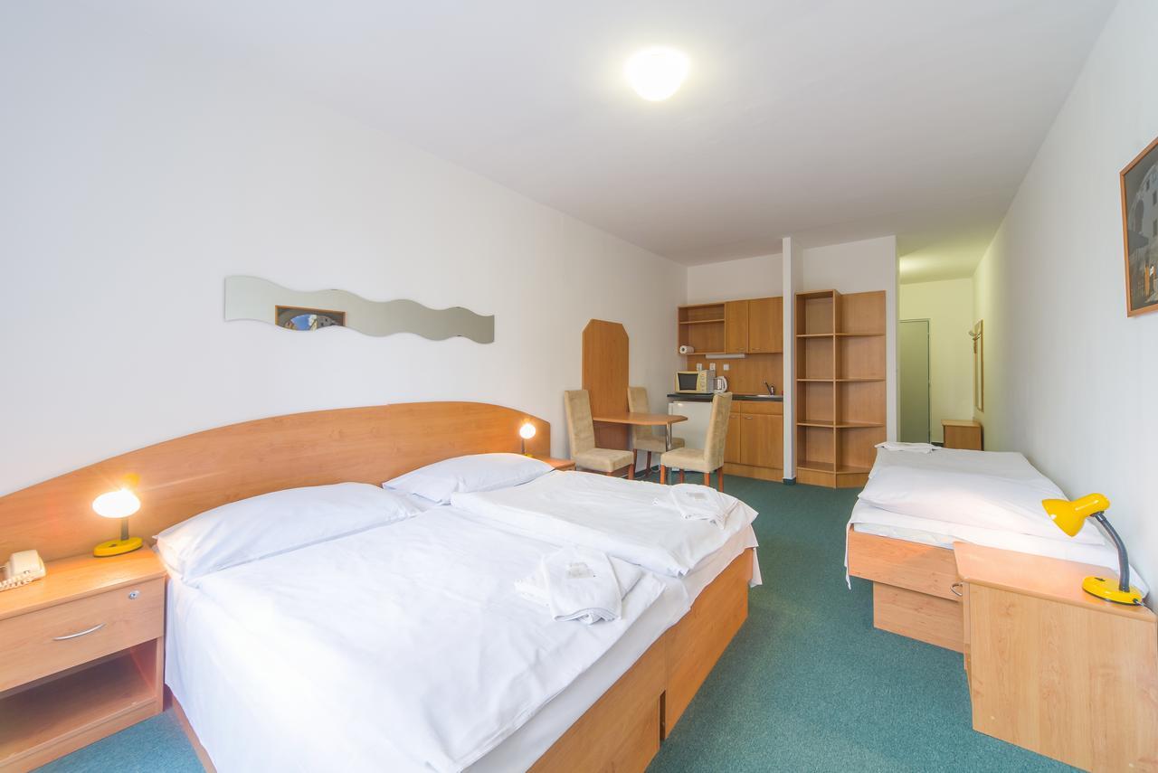 Hotel Arnost Garni Pardubice Buitenkant foto