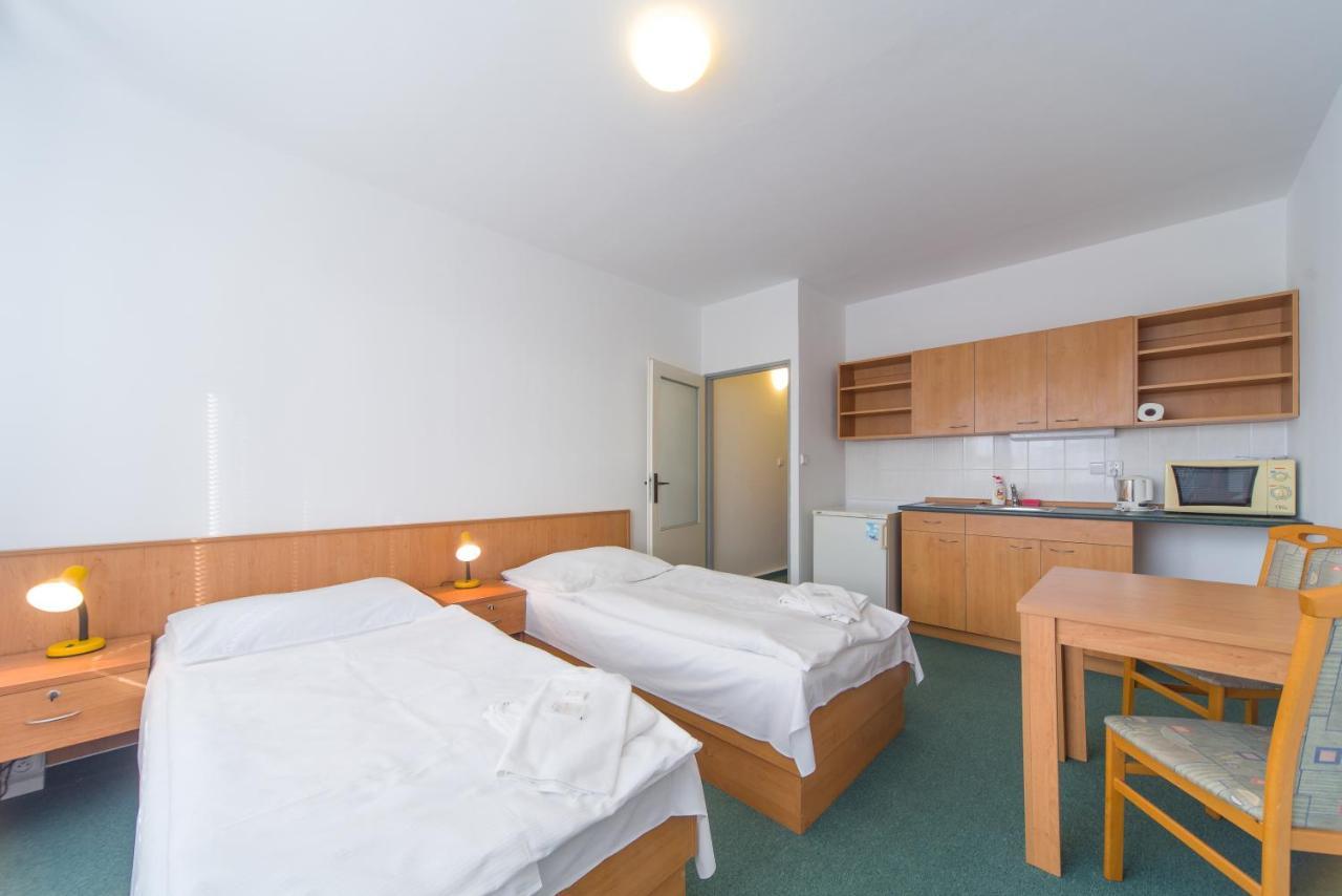 Hotel Arnost Garni Pardubice Buitenkant foto
